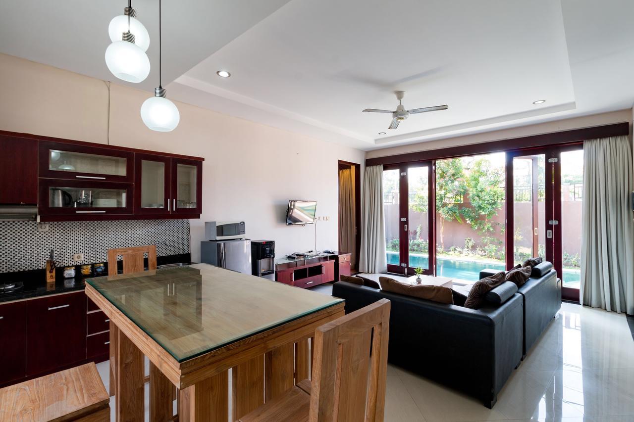 Villa Gayatri Seminyak Buitenkant foto